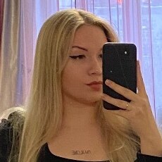Зоя, 23