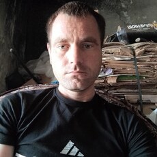 Толя, 33