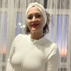 Эмилия, 48