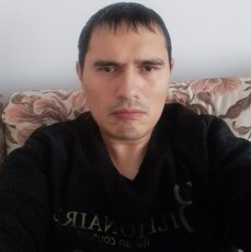 Эдуард, 35
