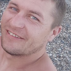 Яша, 34