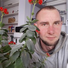 Виктор, 33