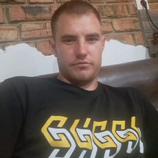 Валентин, 25