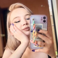 Юлиана, 26