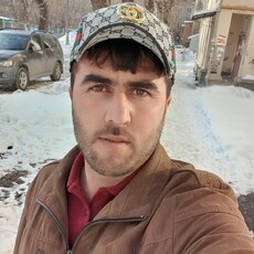 Макс, 28