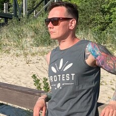 Веня, 35