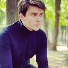 Юра, 32