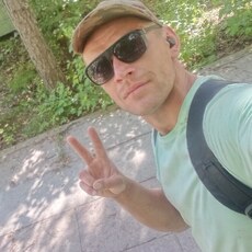 Михаил, 33