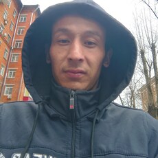 Валентин, 32