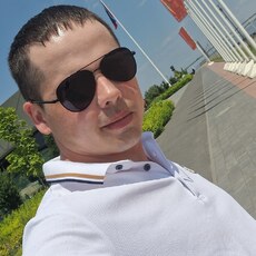 Паша, 33