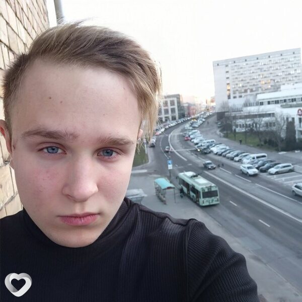 Артём