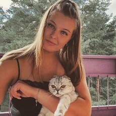 Милана, 25