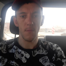 Толя, 37