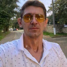 Юра, 38