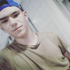 Гриша, 22