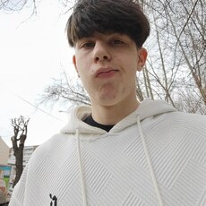 Леонид, 20