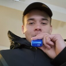 Саша, 23