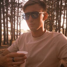 Макс, 22