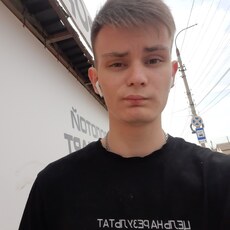 Валентин, 21