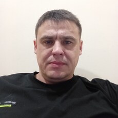 Тёма, 33