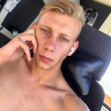 Назар, 24