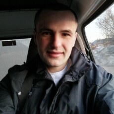 Слава, 33