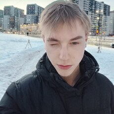 Гриша, 22