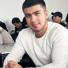 Макс, 27