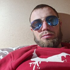 Виктор, 33