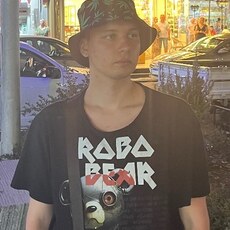 Адриан, 20