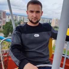 Виктор, 28