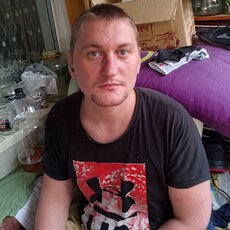 Роман, 28
