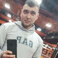 Толя, 32