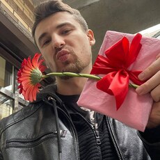 Валя, 25