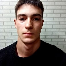 Толя, 22