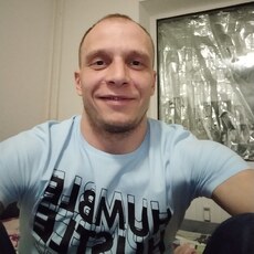 Яша, 37