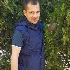 Юра, 35
