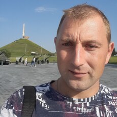 Гриша, 32