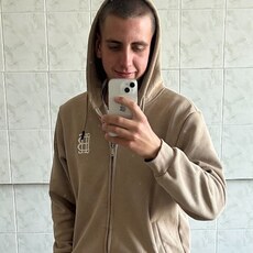 Тёма, 21