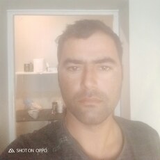 Толя, 31