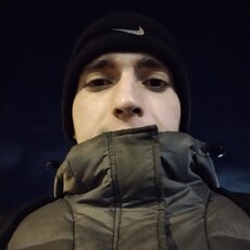 Виктор, 27