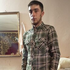 Роман, 28