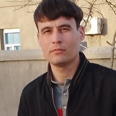 Юра, 28