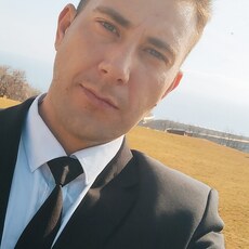 Витя, 33