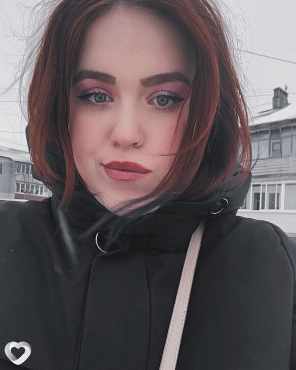 Оля