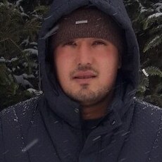 Яша, 32