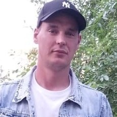 Юра, 34