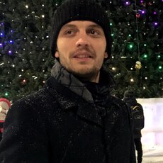 Сева, 33