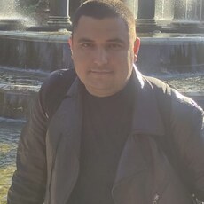 Веня, 33