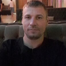 Роман, 43